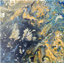 Load image into Gallery viewer, Acrylinque pouring  ocre, bleu marine 20x20 sur chevalet
